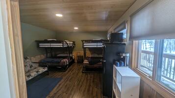 1 bedroom, travel crib, free WiFi, bed sheets