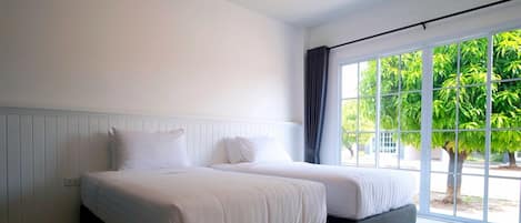 Chambre Standard avec lits jumeaux | Literie de qualité supérieure, bureau, rideaux occultants