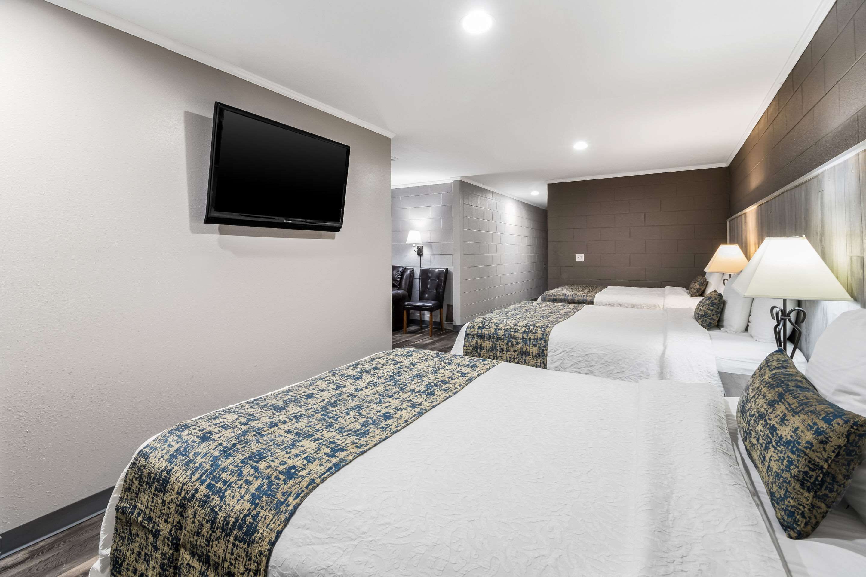 desk, laptop workspace, iron/ironing board, free wifi