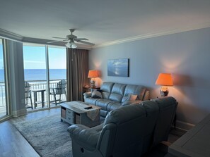 Smart TV, reproductor de DVD y libros 