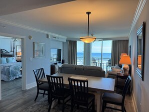 Smart TV, reproductor de DVD y libros 