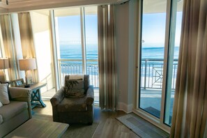 Smart TV, reproductor de DVD y libros 