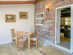 Outdoor dining - Granary Cottage - UK10994 (Tritlington, near Morpeth)
