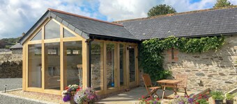 2 bedroom accommodation in North Hill