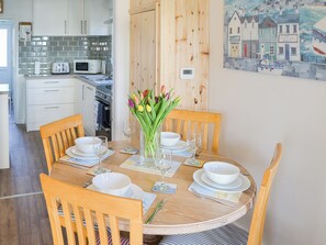 Dining - 3 bedroom accommodation in Bacton, near North Walsham (Bacton, near North Walsham)