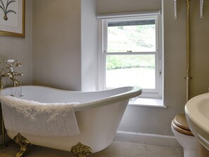 Towels - 4 bedroom accommodation in Llanfachreth, near Dolgellau (Llanfachreth, near Dolgellau)