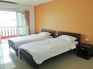 Deluxe Twin Room | Desk, free WiFi, bed sheets