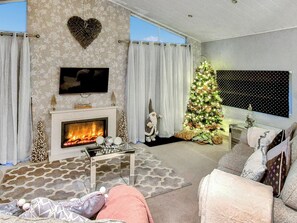 TV - Ocean Retreat Lodge (Corton, near Lowestoft)