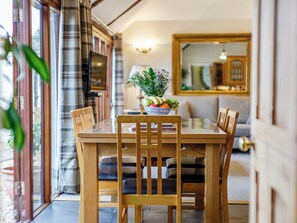 Dining - 2 bedroom accommodation in Bude (Bude)