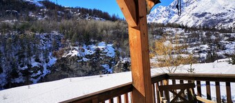 Chalet Gyronde - Alpine Escape