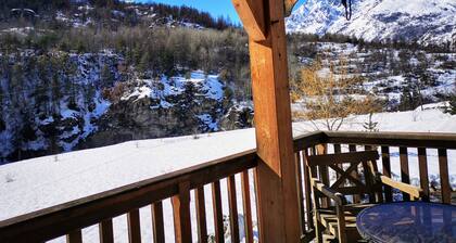 Chalet Gyronde - Alpine Escape