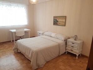 4 bedrooms, WiFi, bed sheets