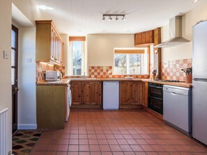 Dishwasher, cookware/dishes/utensils