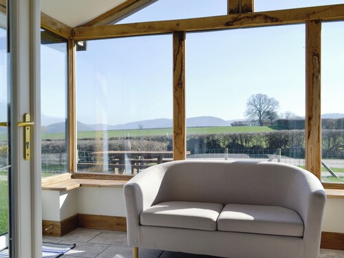 Upper Close - UK10873