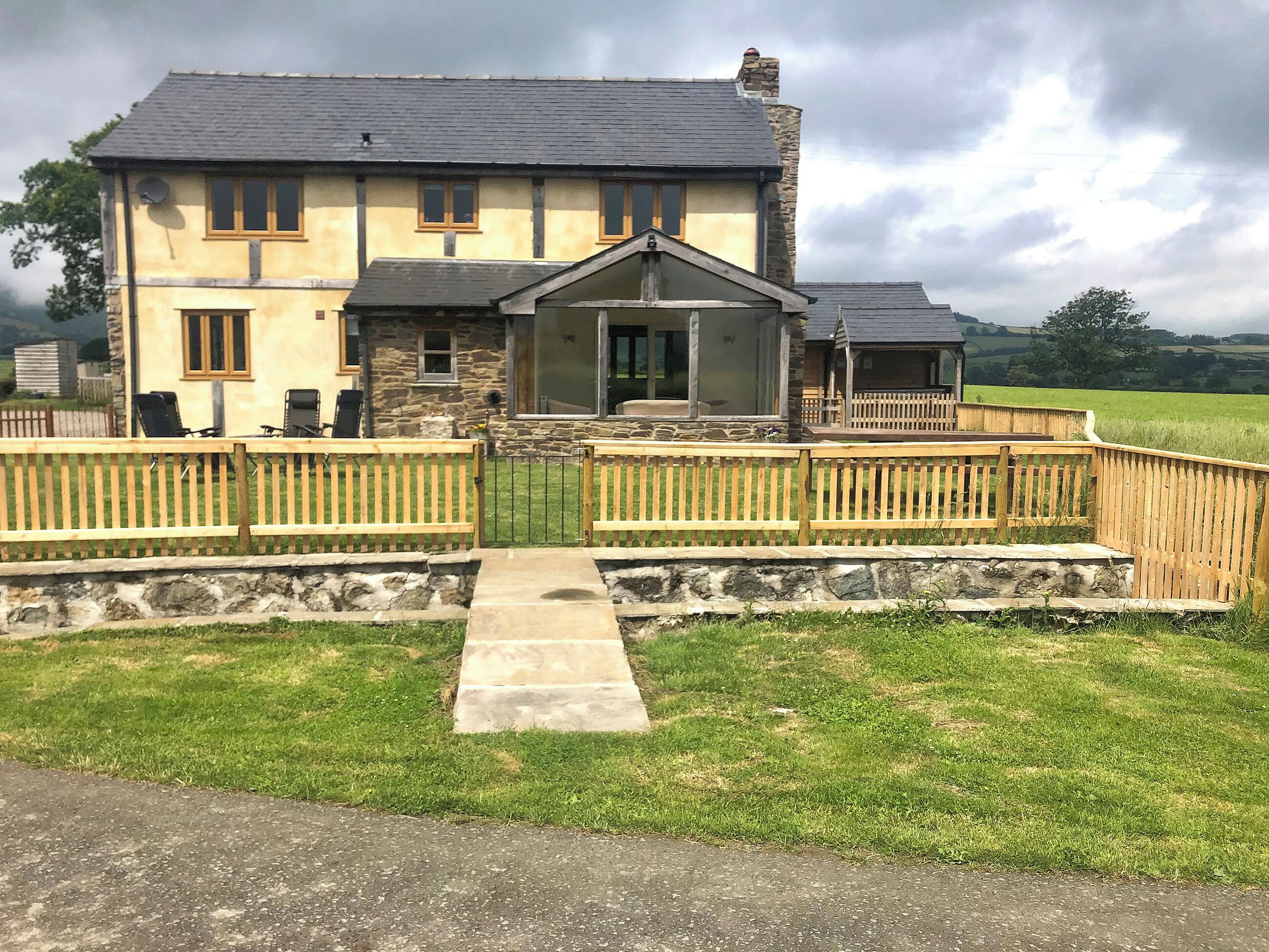 المنشأة من الخارج