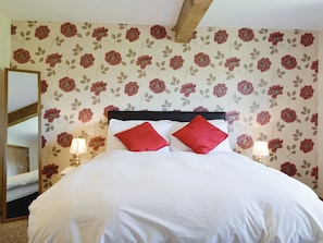 4 bedrooms, free WiFi, bed sheets