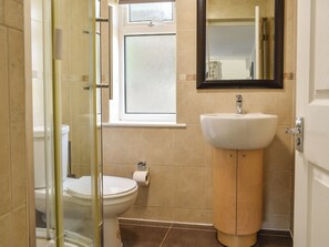 Towels - 1 bedroom accommodation in Carlyon Bay, near St Austell (Carlyon Bay, near St Austell)