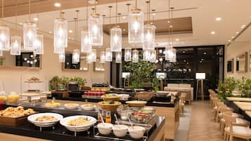 Daily buffet breakfast (JPY 1650 per person)