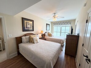 4 habitaciones, tabla de planchar con plancha y wifi 