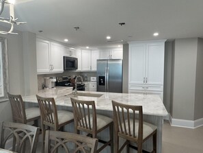 Fridge, microwave, oven, stovetop - MVG 1213 Oceanfront, corner, southern side (North Myrtle Beach)