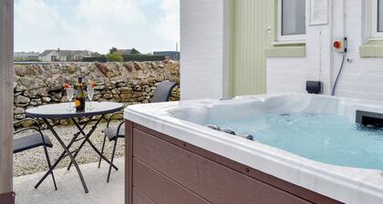 Mid Bishopton Cottage - UK10910