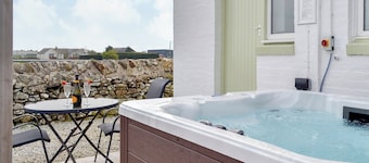 Mid Bishopton Cottage - UK10910