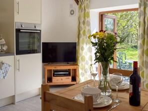 Dining - 1 bedroom accommodation in Cwmsychpant, near Lampeter (Cwmsychpant, near Lampeter)