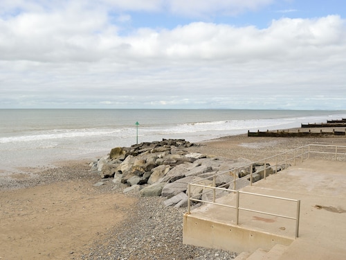 2 bedroom accommodation in Tywyn