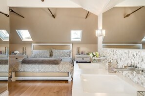 6 bedrooms, iron/ironing board, free WiFi, bed sheets