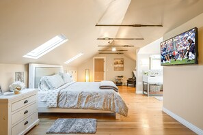 6 bedrooms, iron/ironing board, free WiFi, bed sheets