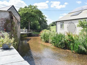 Property grounds - 2 bedroom accommodation in Kentisbeare, Cullompton (Kentisbeare, Cullompton)