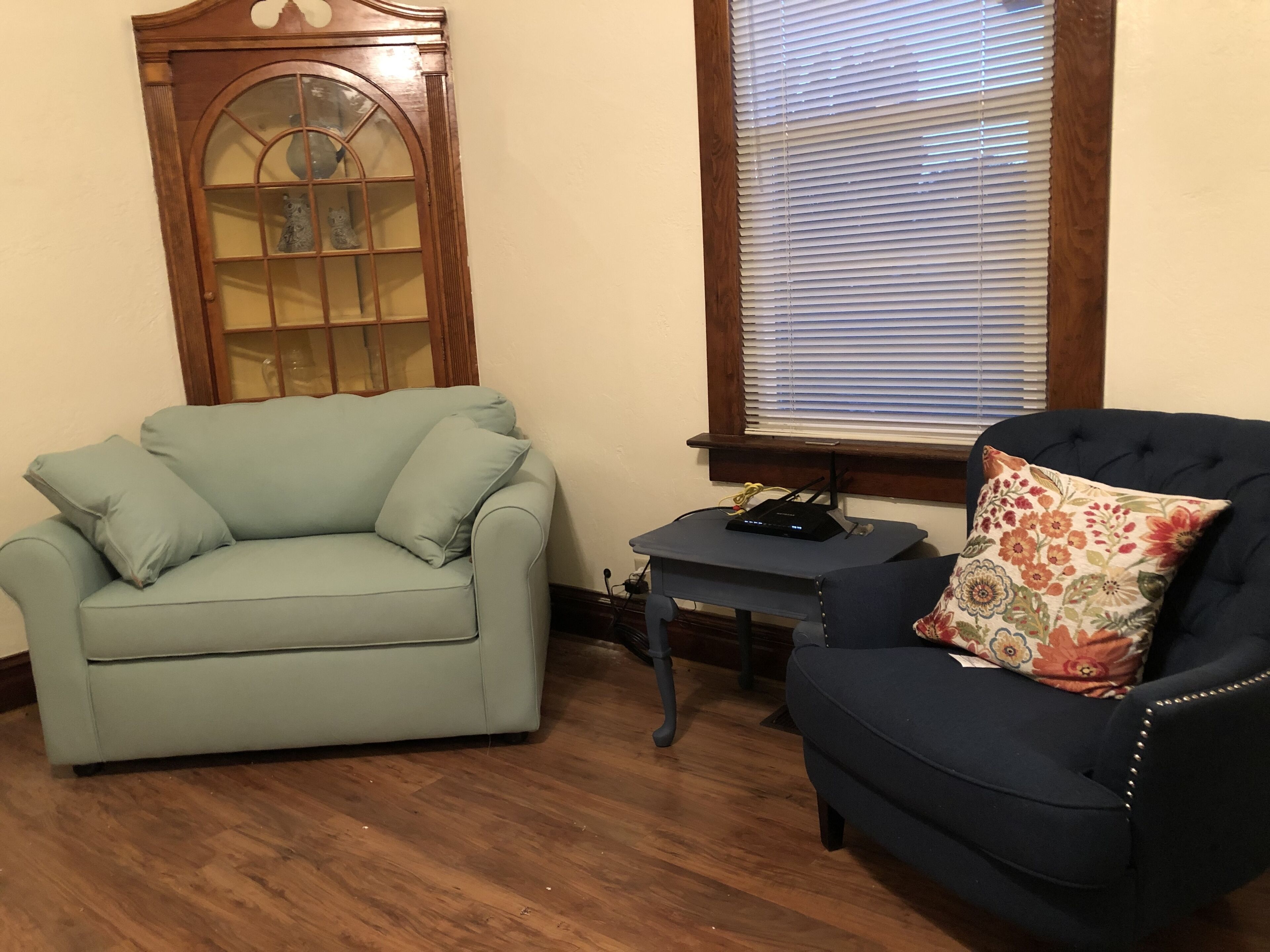 Smart TV, DVD player, books