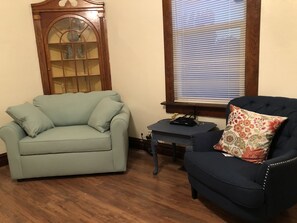 Smart-TV, DVD-spiller og bøker