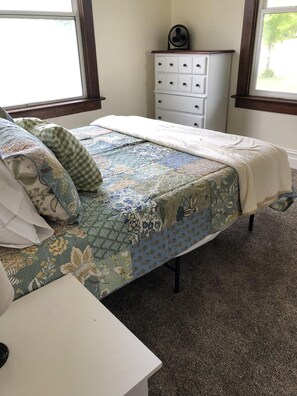 2 bedrooms, desk, iron/ironing board, WiFi