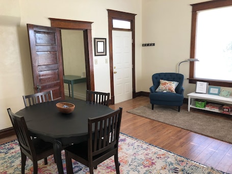 Interior. Monroe Guest House- hiking, biking, hot springs, ATV, fishing, Nat'l Parks