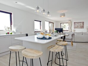 Dining - 3 bedroom accommodation in Downderry (Downderry)