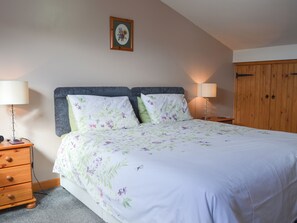 1 bedroom, bed sheets
