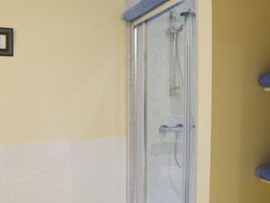 Towels - 1 bedroom accommodation in Quernmore, near Lancaster (Quernmore, near Lancaster)