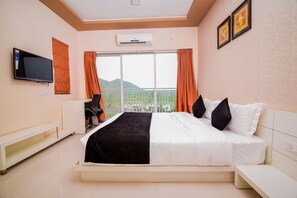 Deluxe Room | Langsir/tirai gelap terus, seterika/papan seterika 