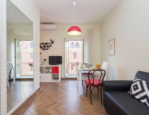 Flat-screen TV - Regina's House - St Peter by Interhome (Rome: Historical City Center)