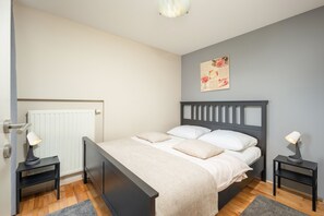 1 habitación, escritorio, wifi gratis y ropa de cama