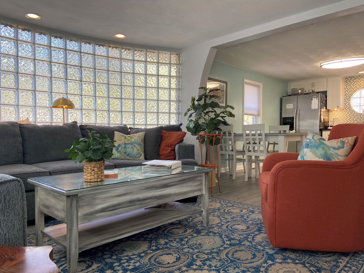 Cozy Dog Friendly Beach House -WALK to Beach, State Park, Restaurants and More!