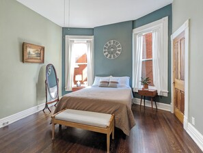 2 makuuhuonetta, tallelokero huoneessa, silitysrauta/-lauta, Wi-Fi