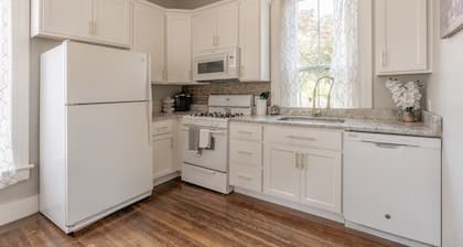 ★ viktoriaaninen Louisville ★ suuri 1200 neliömetriä APT # 1
