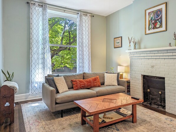 Televisio, kirjoja, stereot