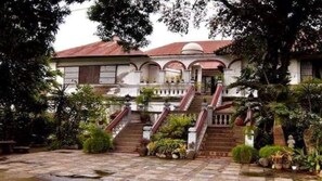 Exterior - Cuarto Pequeno: Deluxe Double Room - with 2 single beds (Vigan City)