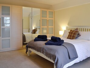 3 bedrooms, free WiFi, bed sheets