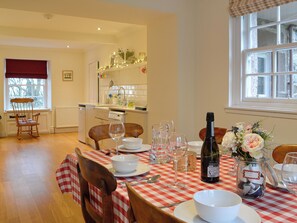 Dining - 3 bedroom accommodation in St Cyrus, near Montrose (St Cyrus, near Montrose)