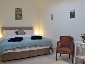 3 bedrooms, free WiFi, bed sheets - 3 bedroom accommodation in St Cyrus, near Montrose (St Cyrus, near Montrose)