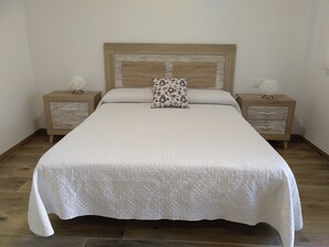 7 Schlafzimmer, Reisekinderbett, kostenloses WLAN, Bettwäsche